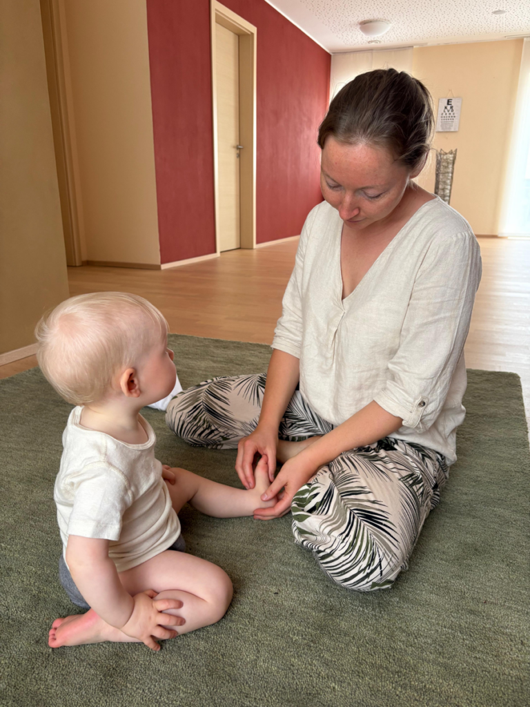 Behandlung von Säuglingen und Kindern